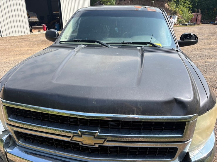2010-chevrolet-silverado-2500-image-23