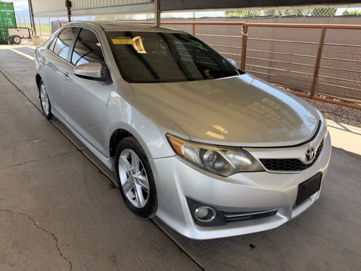 2014-toyota-camry-sdn-image-2