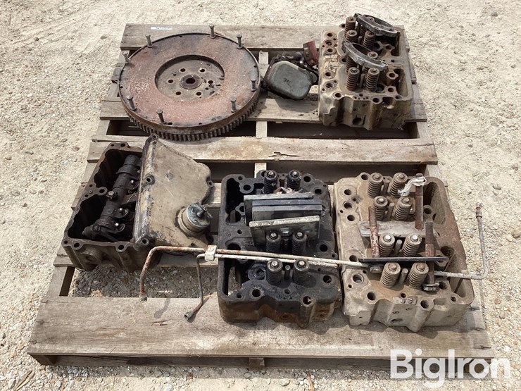 cummins-big-cam-heads,-15.5"-fly-wheel,-cab-jack,-rocker-box-w/-cover-image-6