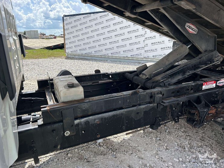 2019-international-cv515-s/a-landscape-dump-truck-image-26
