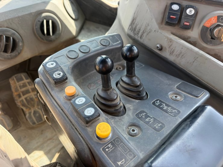 2017-caterpillar-988k-image-139