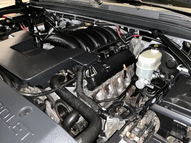 2015-chevrolet-tahoe-image-12