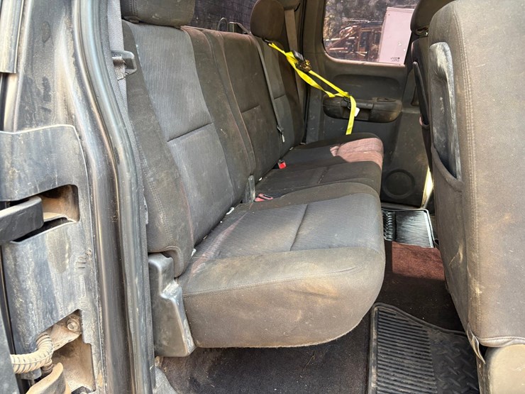 2010-chevrolet-silverado-2500-image-37