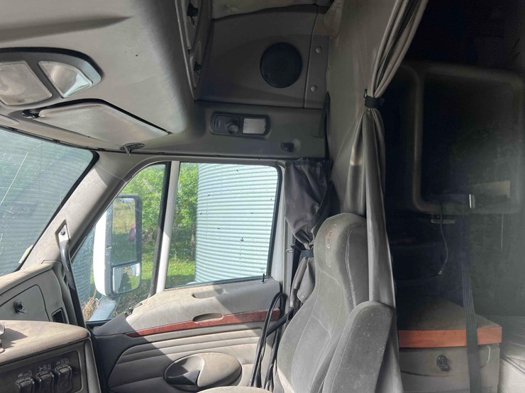 2006-kenworth-t2000-image-16