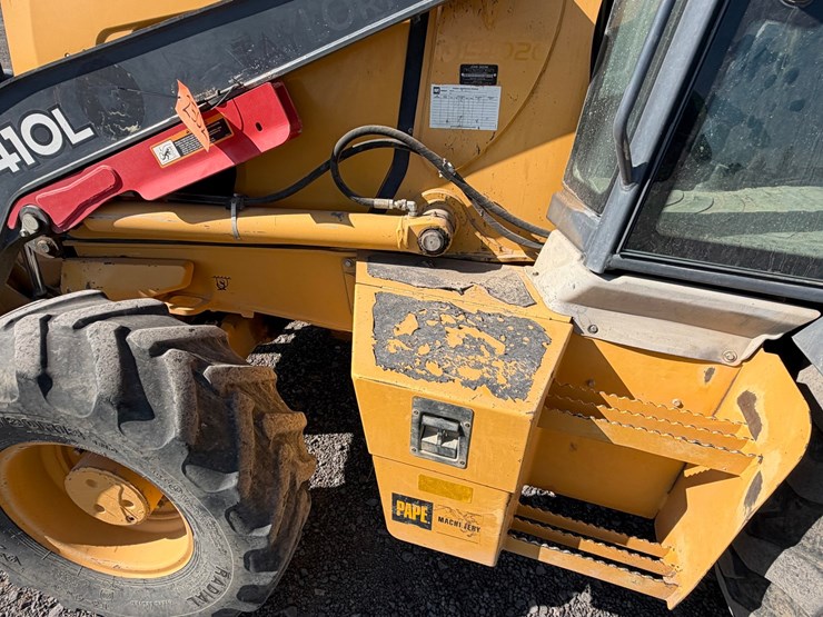 2017-deere-410l-image-56