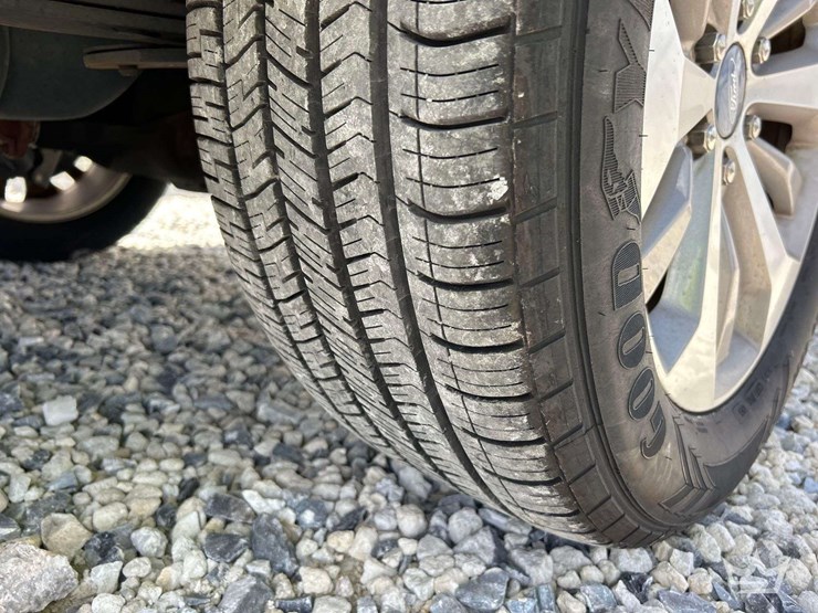 2017-ford-f150-image-35