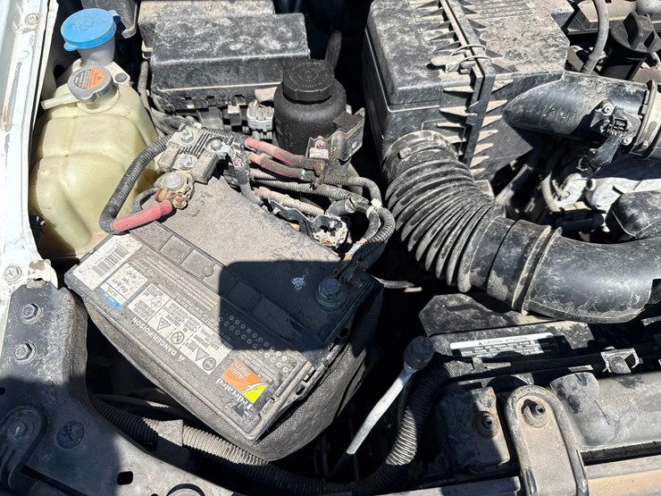 #1389-•-2017-nissan-pickup-truck-image-13