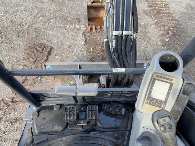 2021-deere-35g-image-32