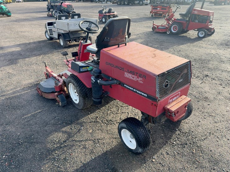 toro-groundsmaster-223-d-rotary-mower-image-3