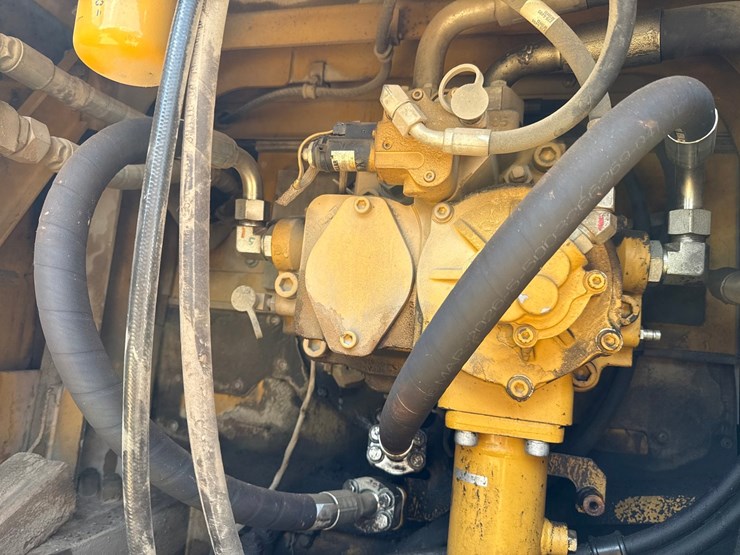 2012-caterpillar-c13-image-58