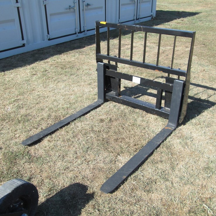#50112 • Unused 2026 Mower King SA-100 4' Skid Steer Forks SA-10026032601D INV#50112