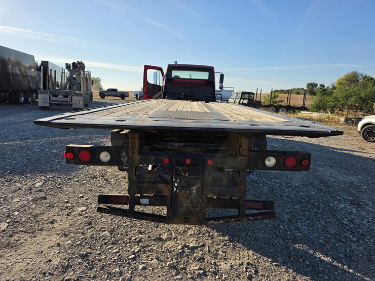 2006-freightliner-m2-106-image-68