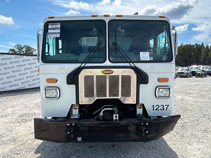 2017-peterbilt-520-image-50