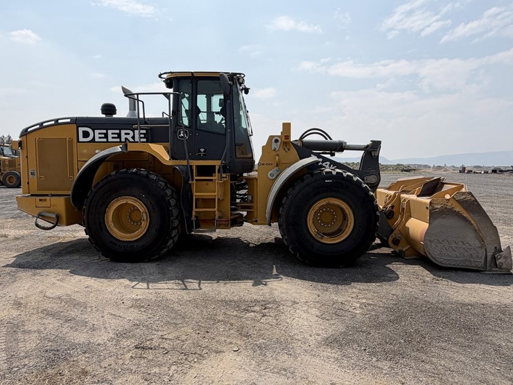 2019-deere-744k-image-4