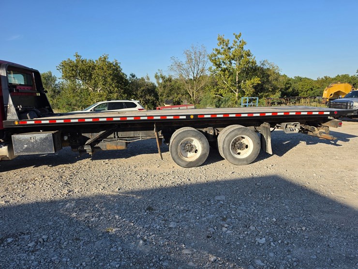 2006-freightliner-m2-106-image-66