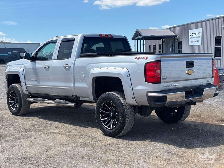 2017-chevrolet-silverado-1500-lt-image-4