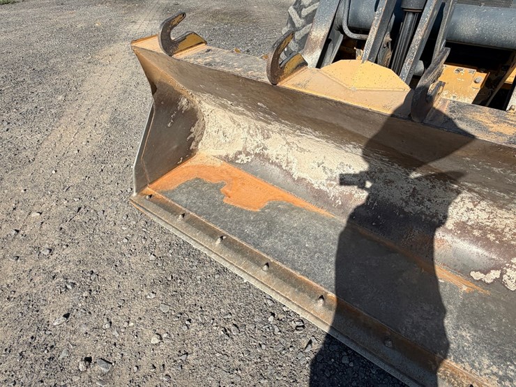 2017-deere-410l-image-15