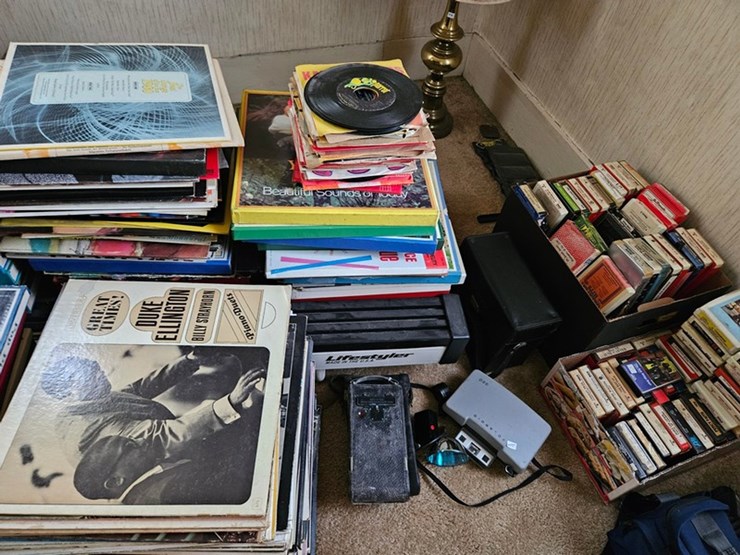 #8001-•-live-on-the-ground-house-hold-items-image-32