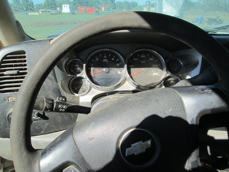 2013-chevrolet-2500hd-image-28