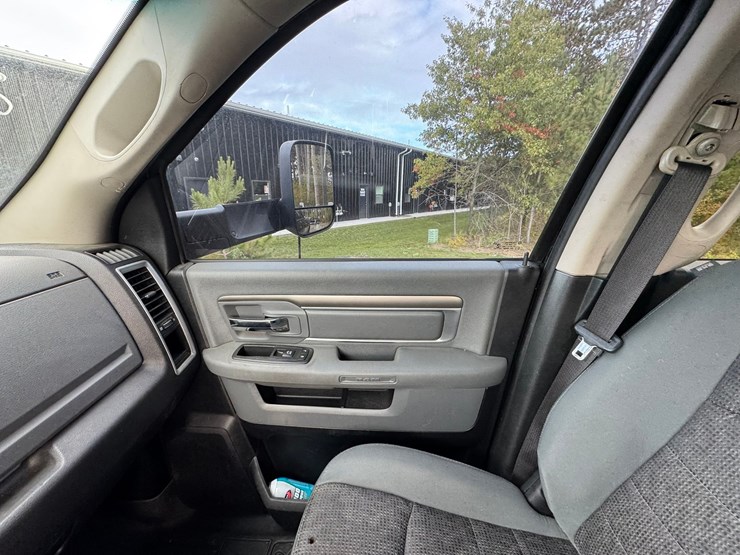 2013-dodge-2500-image-30