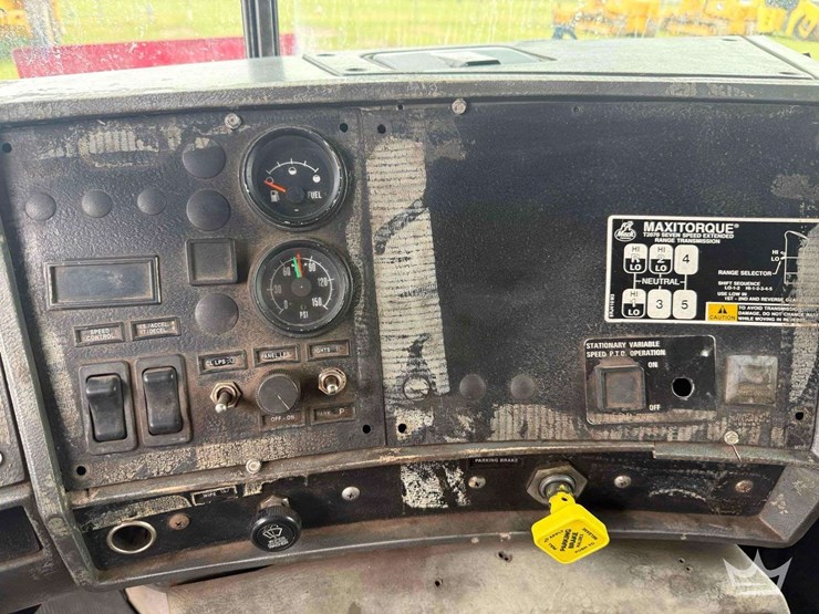 2000-mack-rd690s-image-31