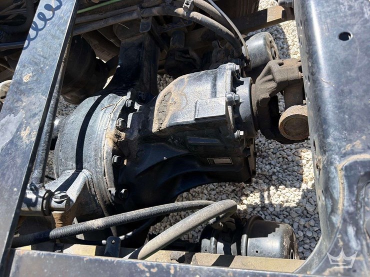 2016-freightliner-m2-112-t/a-day-cab-truck-tractor-image-30