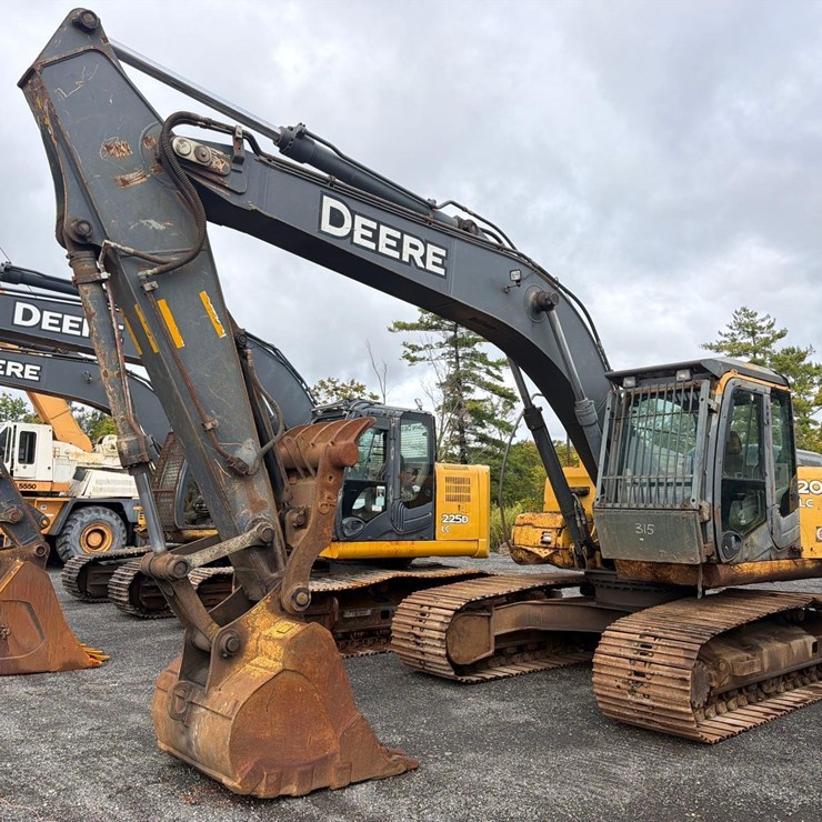 DEERE 200D LC