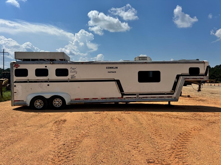 #8736-•-1996-hart-living-quarters-3-horse-trailer-image-6
