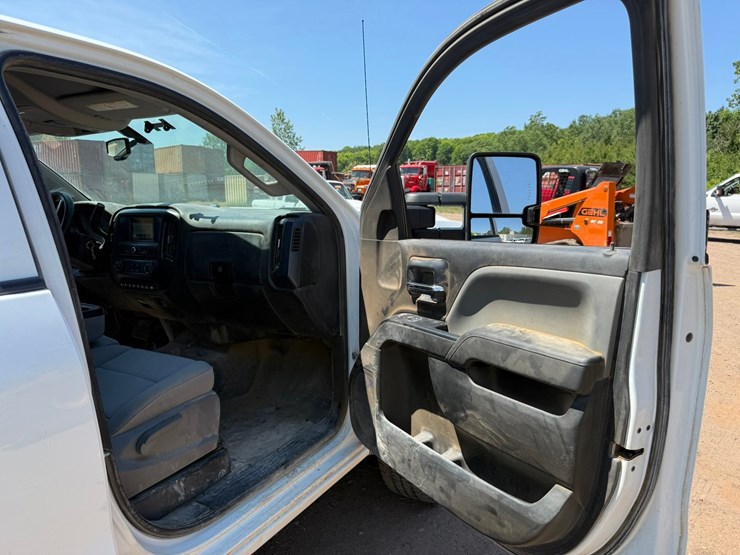 2019-chevrolet-2500hd-image-47