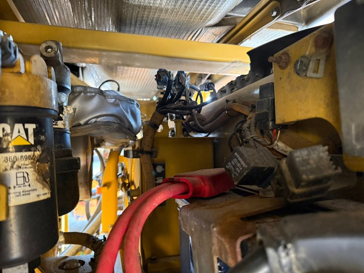 2015-caterpillar-cb66b-image-88