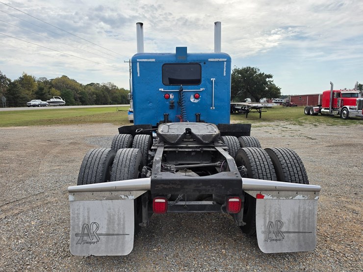 2005-peterbilt-379-image-14