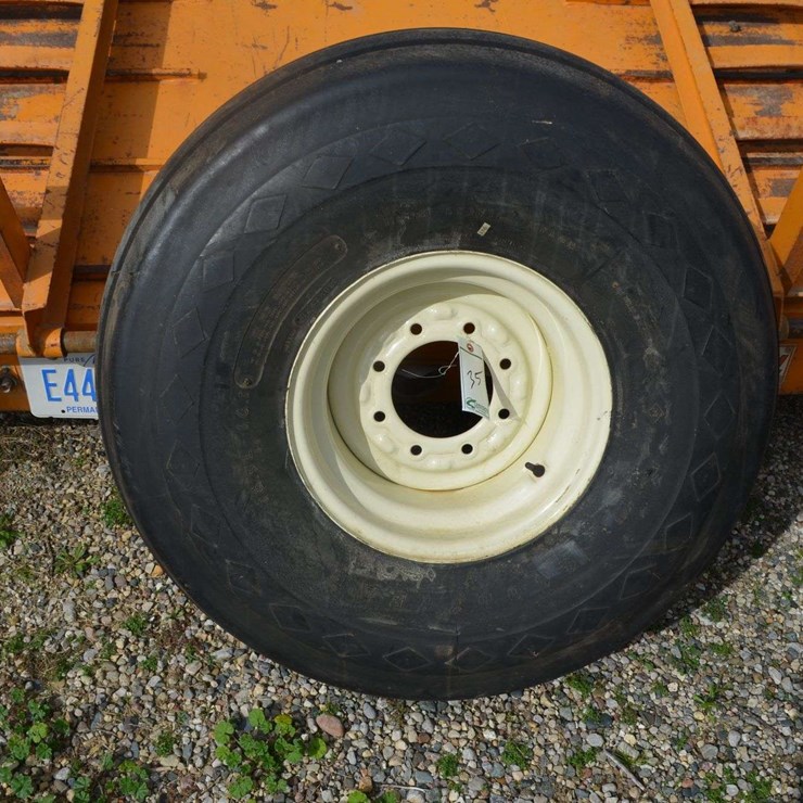 8-bolt Implement tire