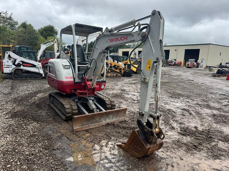 2017-takeuchi-tb230-image-8