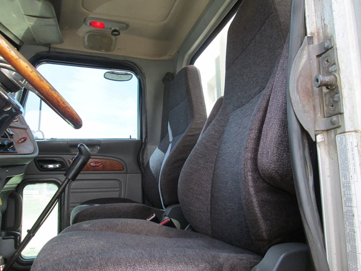 2006-peterbilt-389-image-29
