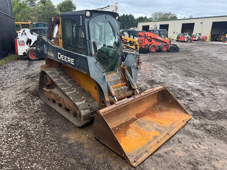2017-deere-323e-image-8