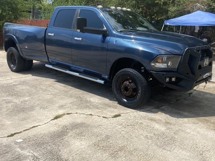 2012-dodge-3500-image-1