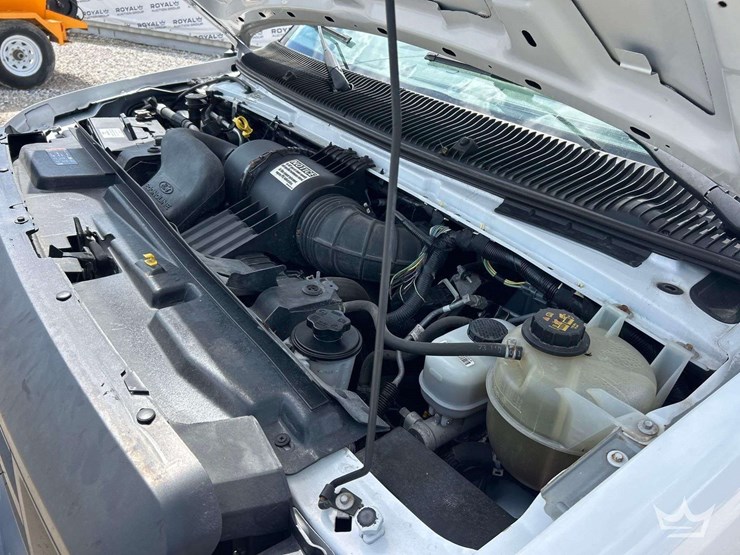 2019-ford-e350-image-8