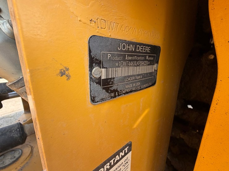 2019-deere-744k-image-94