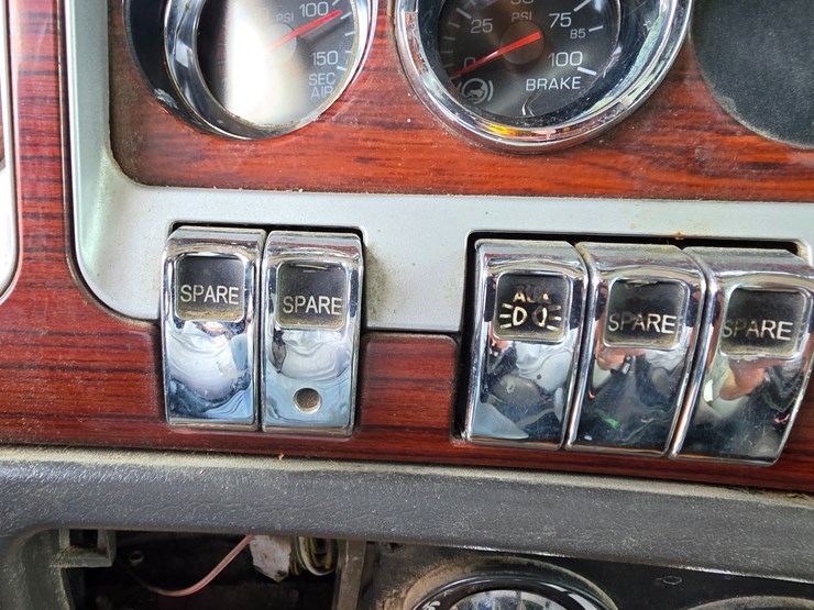 2007-kenworth-w900-image-64