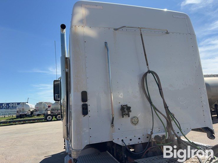 2013-freightliner-coronado-132-image-19