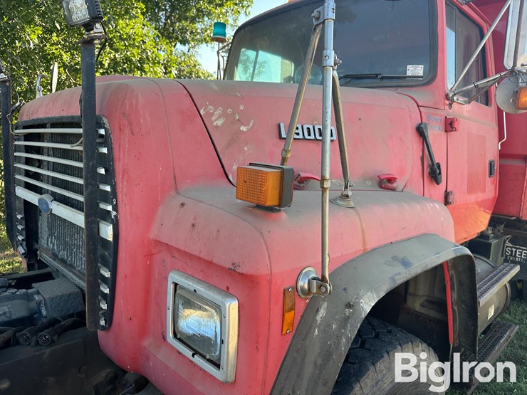 1995-ford-l9000-image-12