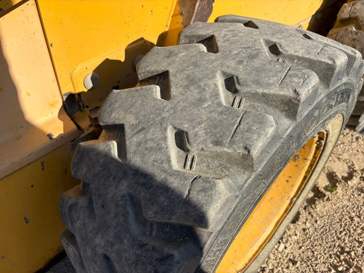 2003-john-deere-240-image-44