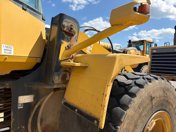 #3650-•-2011-komatsu-w380-6-wheel-loader-image-18