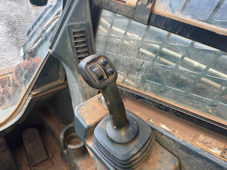 2017-deere-323e-image-27