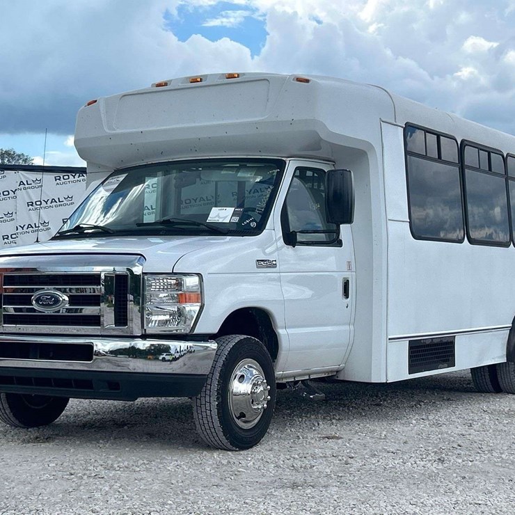 2017 FORD E450