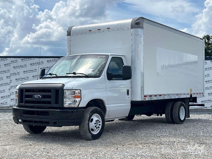2019-ford-e350-image-1