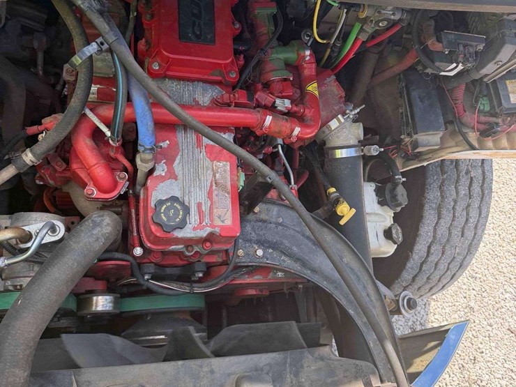 2017-freightliner-m2-106-image-61