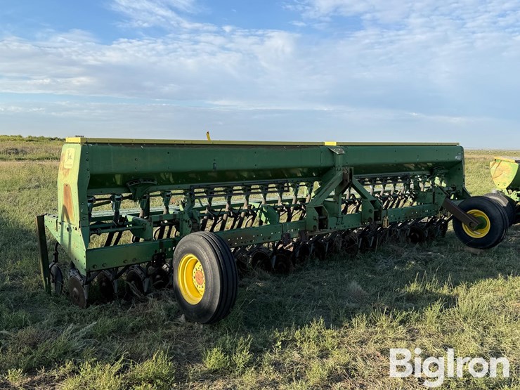 john-deere-520-image-1