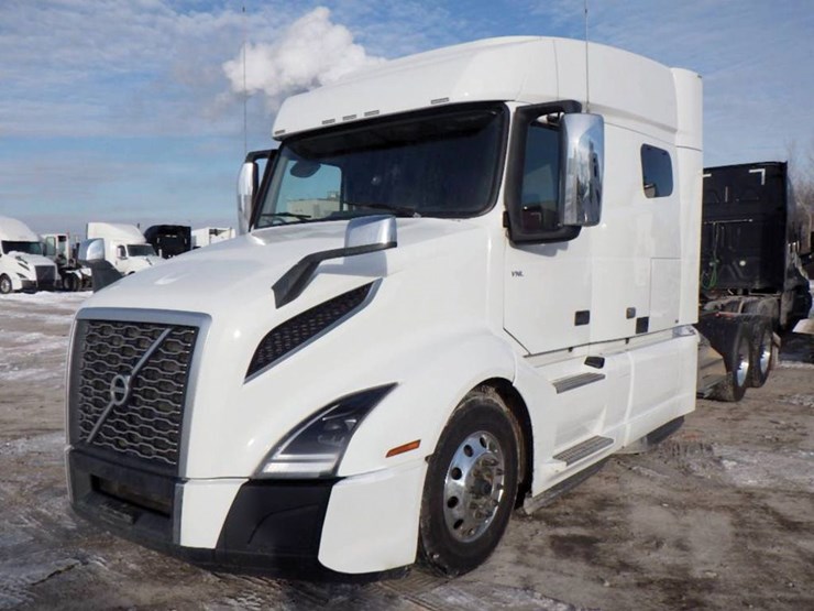 2024-volvo-vnl-740-image-1