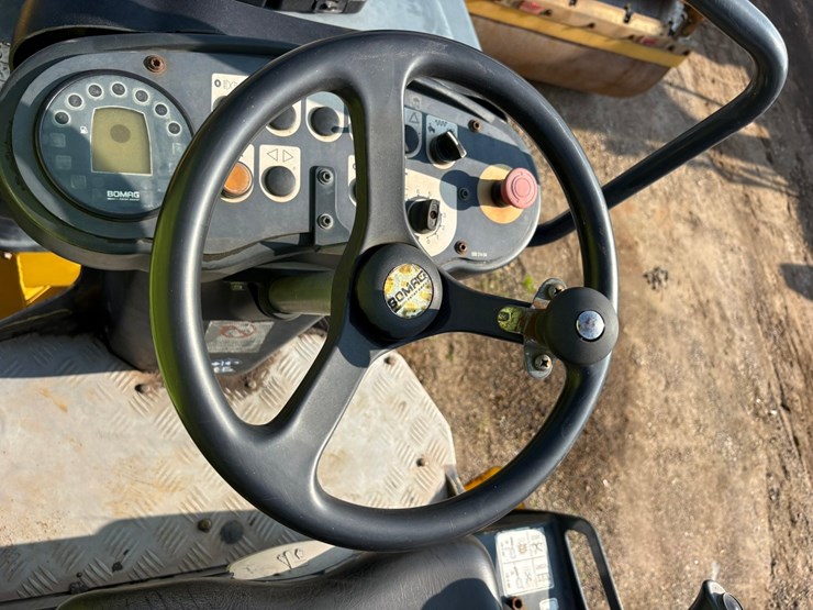 2012-bomag-bw120ad-4-image-24